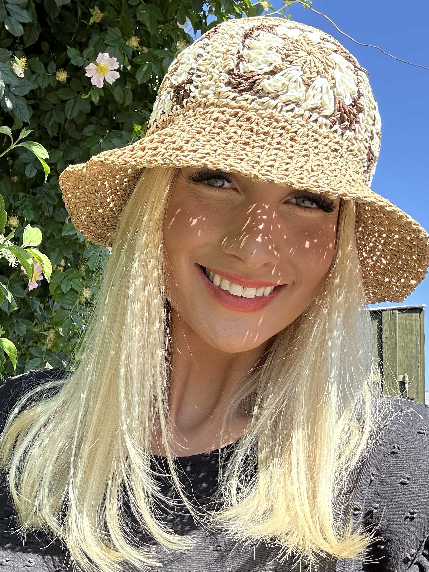 Sol - Sød sommerhat med blomstermotiver